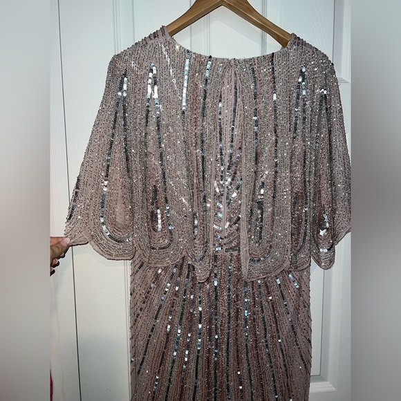 👗NWT! Mac Duggal Sequin Cape Sleeve Column Gown - Picture 7 of 14